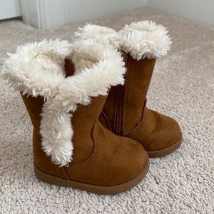 Boots with the Fur! Size 4